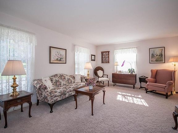 3rd image of 389 Eastmoor Ave SE