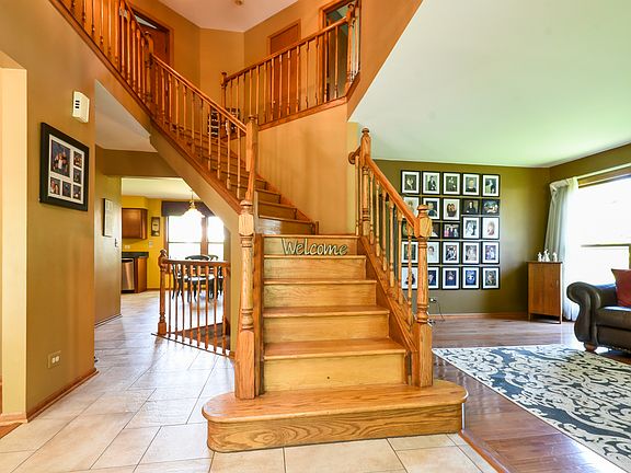 5th image of 1068 Saint Clair Ln