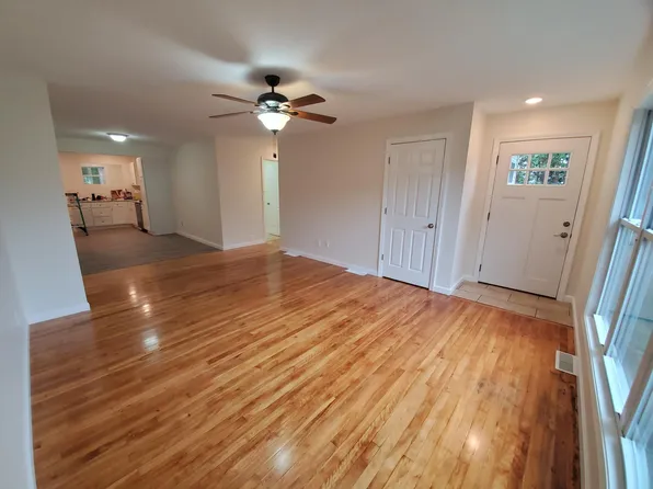 72 Juniper Rdg #A, Shelburne, VT 05482