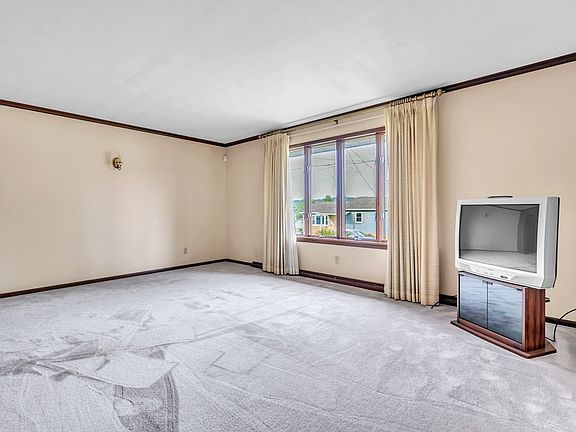 4th image of 811 Walter Drive