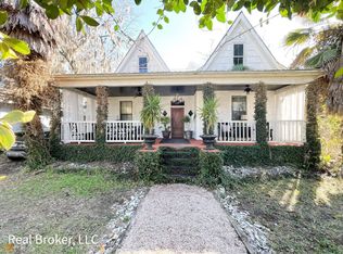216 Bonaventure Rd, Savannah, GA 31404