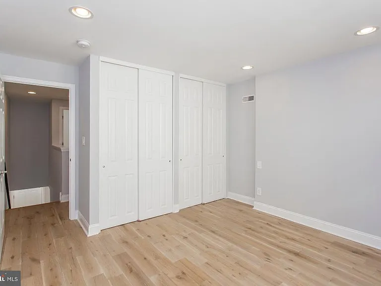 1322 S Bancroft St — Photo 12