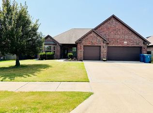 2501 SW Tupelo Ave, Bentonville, AR 72712