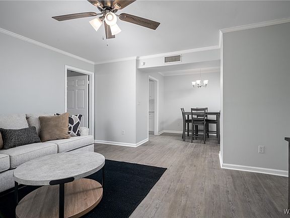 4th image of 1721 Hackberry Ln APT 7