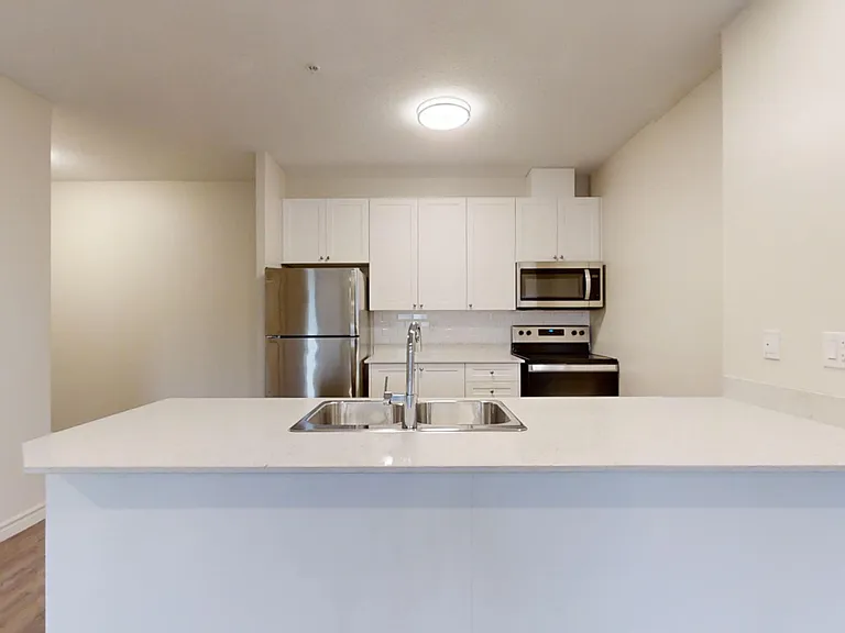 835 Chelton Rd — Photo 28