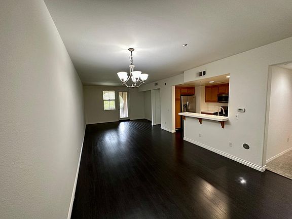 4th image of 291 Riverdale Ct