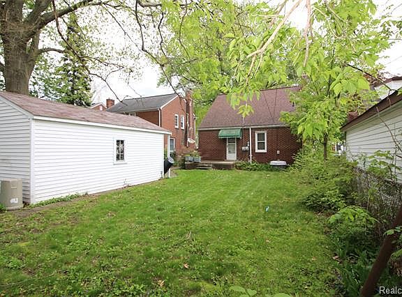 4th image of 420 N Silvery Ln