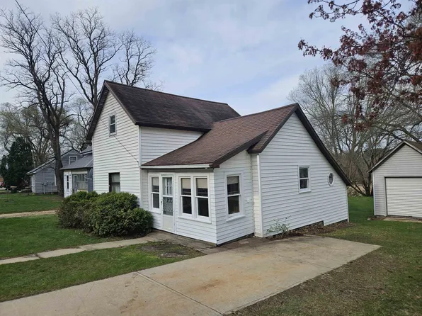 617 Center St, Wonewoc, WI 53968