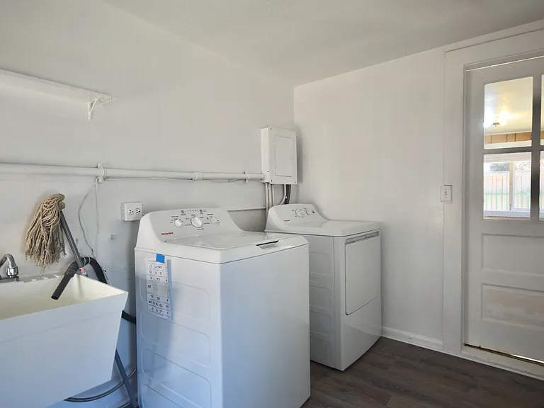 5841 NE 18th Ave — Photo 46