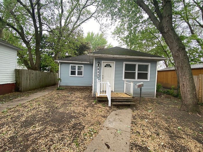 1st image of 832 Burton St SE #832