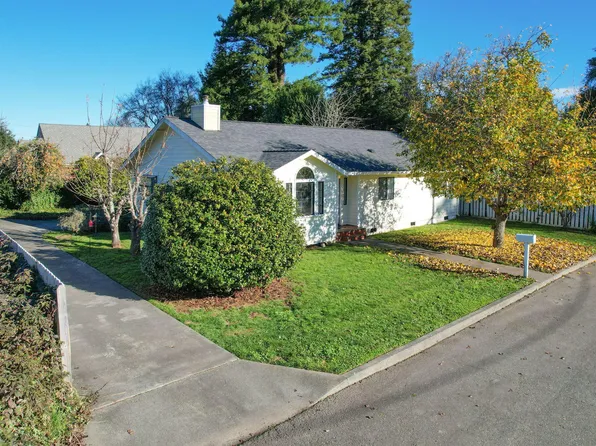 2105 Meadowood Ln, Eureka, CA 95503