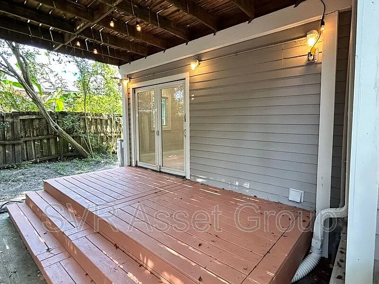 1758 Greenwood Ave — Photo 12
