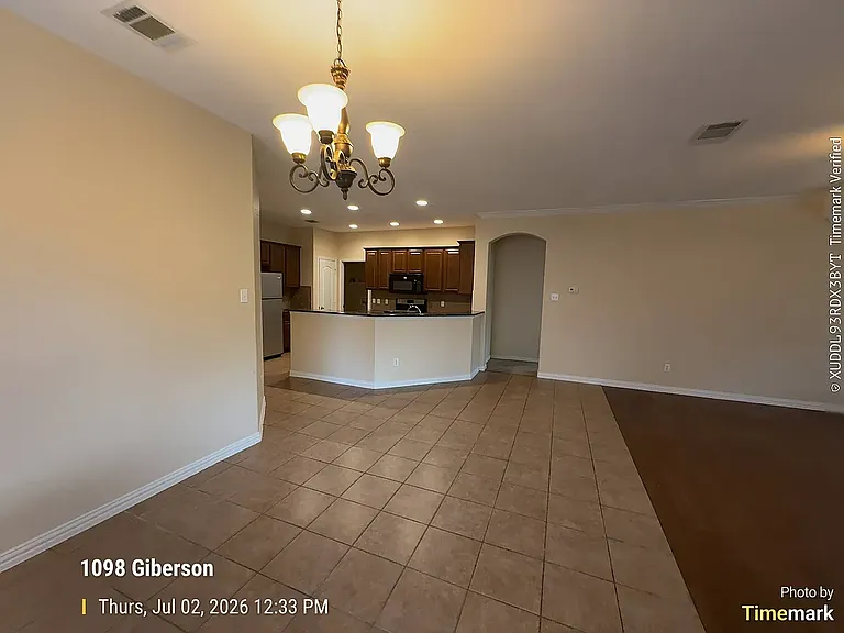 1098 Giberson Way — Photo 5