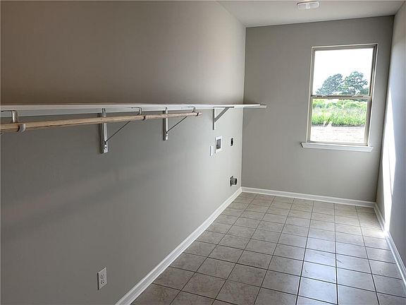 5th image of 8127 Kinslee Ln