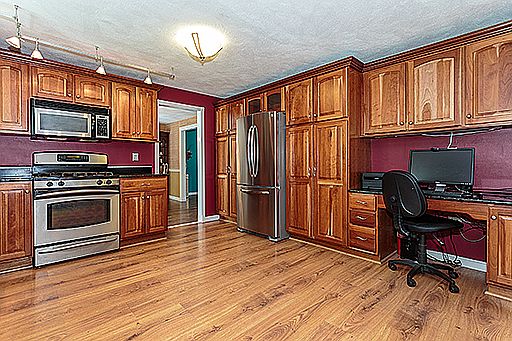 4th image of 6 Loiselle Ln