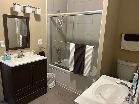 3rd image of 4716 N Sawyer Ave #2F