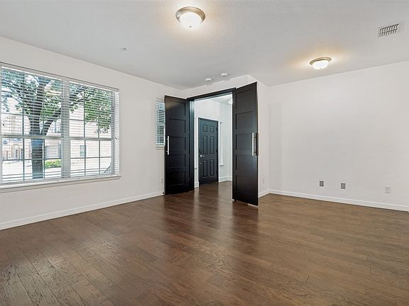 3rd image of 3906 Asbury Ln