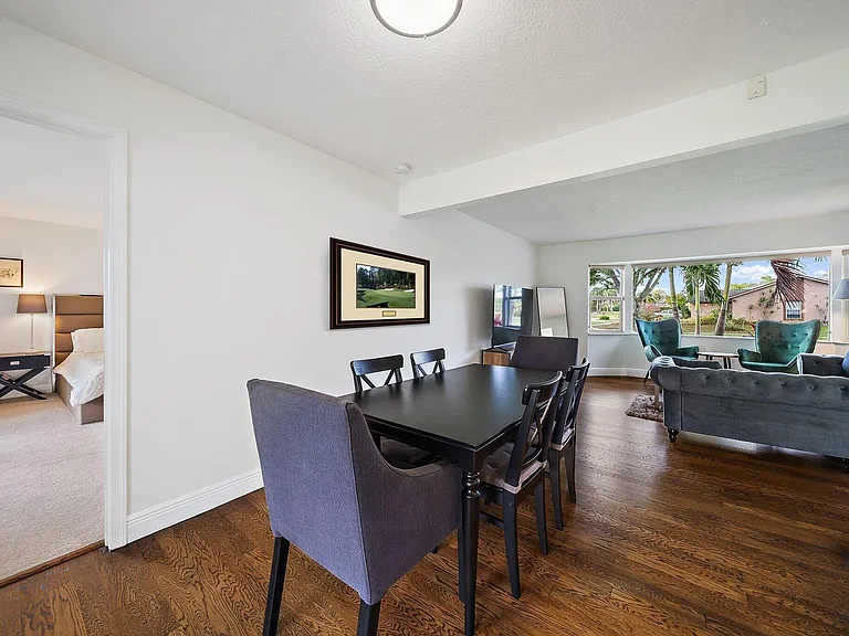 1342 Essex Dr — Photo 10