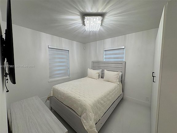 3rd image of 937 SW 18th Ct