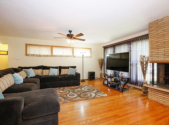 3rd image of 4437 W 100th St