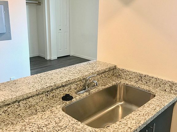 4th image of 410 NE Dekum St #204