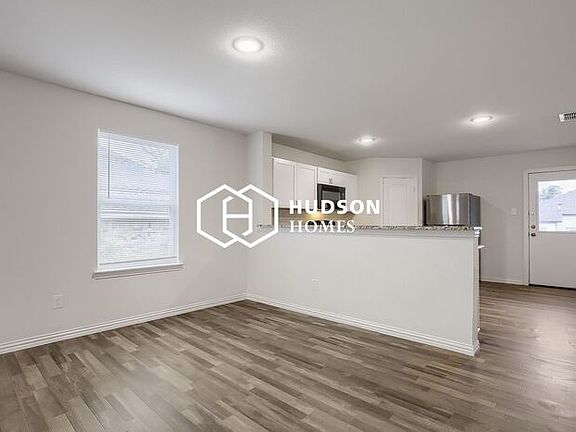 5th image of 317 Flagship Ln