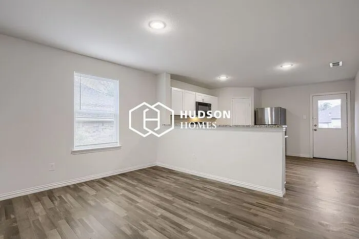317 Flagship Ln — Photo 5