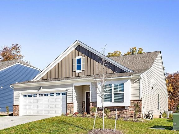 3rd image of 113 Ashford Hill Loop
