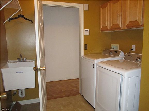 4th image of 392 Oakhill Ter