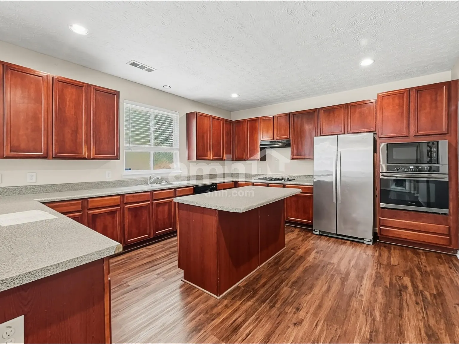 4 bed, 2.5 bath, 3508 sqft, $2,835 — Photo 4