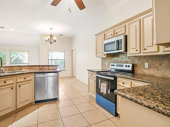 5th image of 165 Broadmoor Drive
