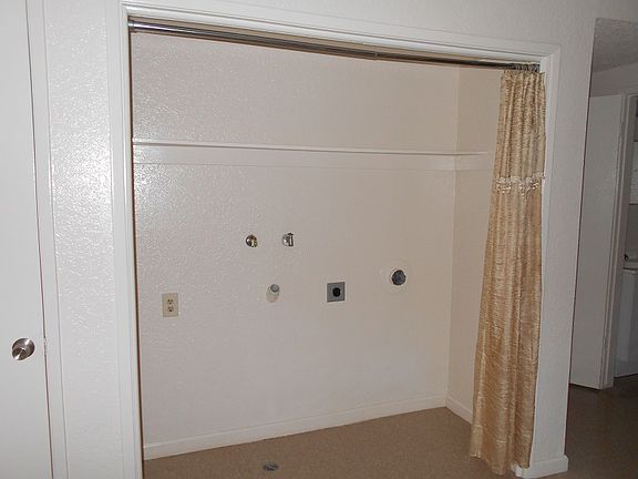 4th image of 908 Kenwood Ave APT A