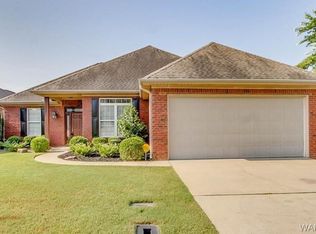 717 Greenbriar Dr, Northport, AL 35473