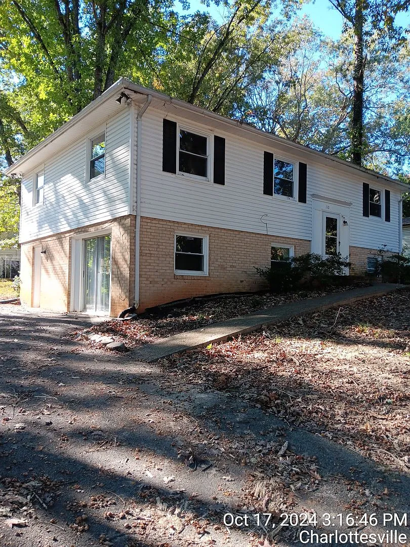 Spacious 5-Bedroom 2 Bath Home in Historic Downtown Charlottesville — Photo 2