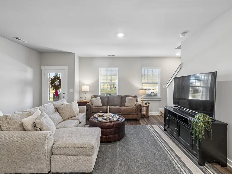 4607 Sardius Dr — Photo 3