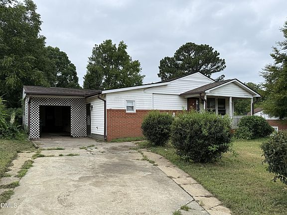 2nd image of 808 Campanella Ln