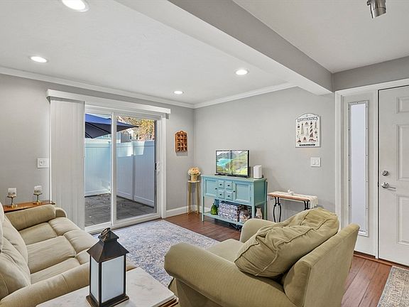 4th image of 49 Meadow Pond Dr APT C