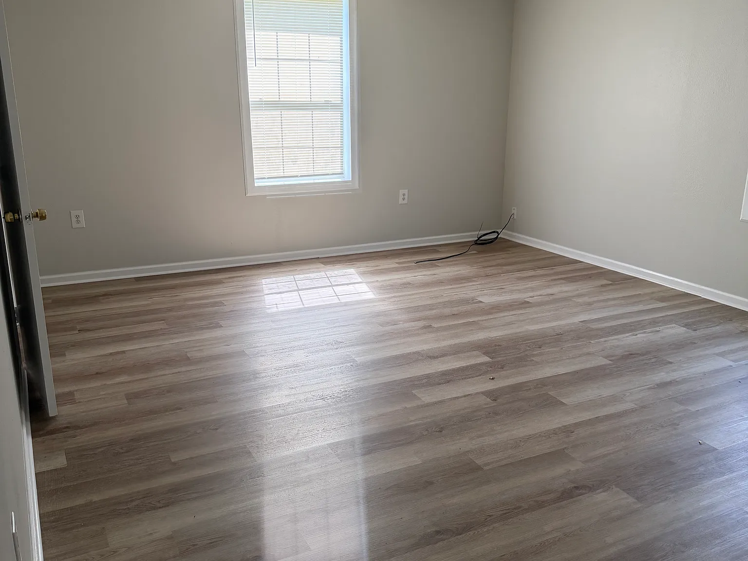 3 bed, 1.5 bath, 1600 sqft, $1,200 — Photo 4