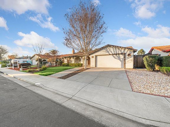 3rd image of 1159 Crespi Dr