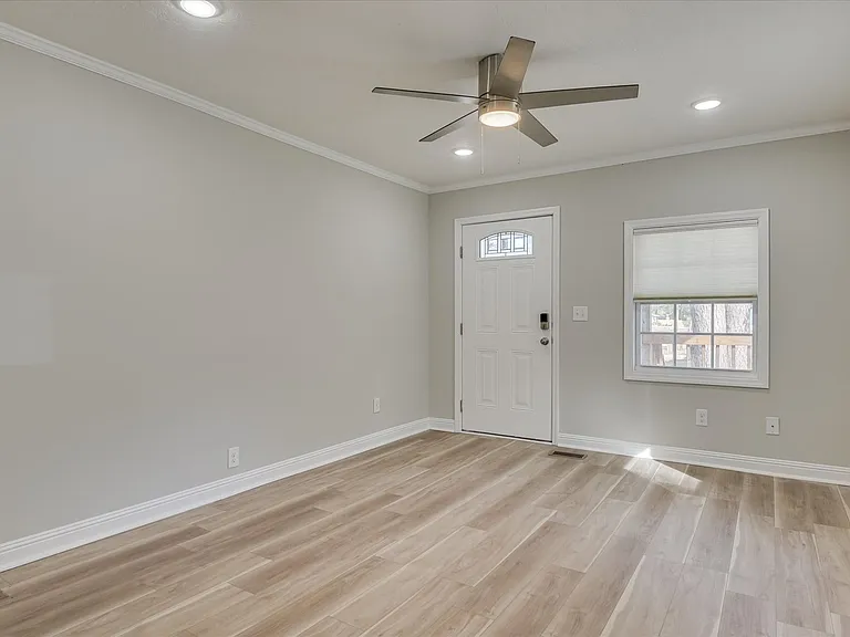 2818 Hazel St — Photo 8