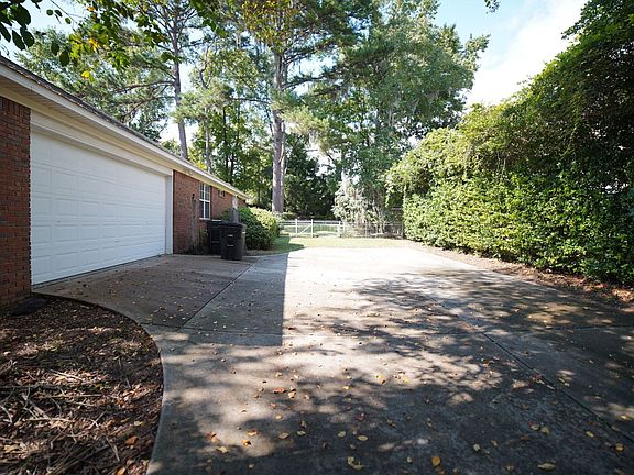 2nd image of 352 Meadow Ridge Dr