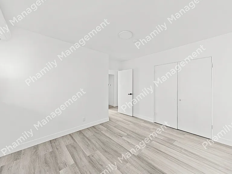 Madison Apt — Photo 17