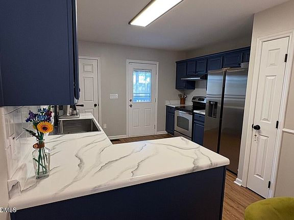 5th image of 505 Flaherty Ave