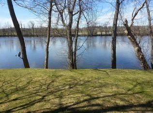 4031 Willow Dr NE, Grand Rapids, MI 49525