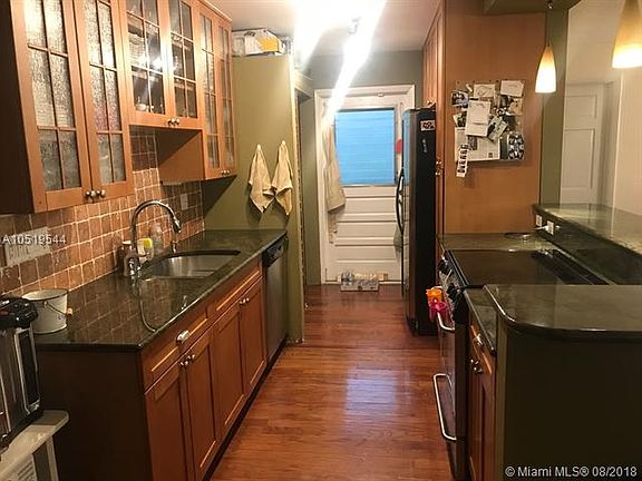 4th image of 34 SE 7th Ave APT 4