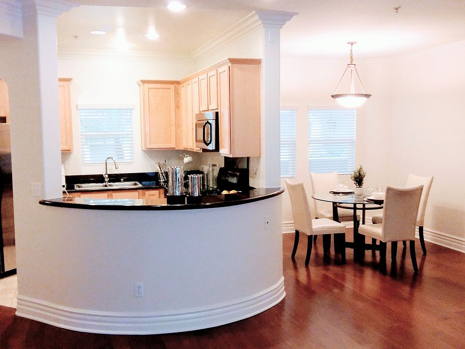 Beautiful Kitchen and Spacious Dinning Area
