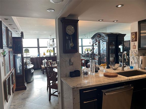 5th image of 2555 Collins Ave #Penthouse 203
