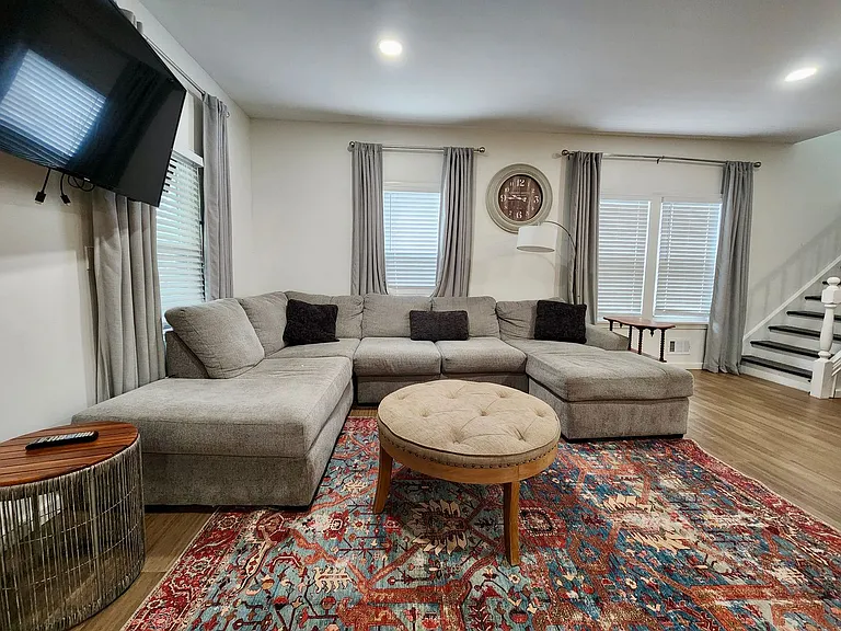 215 West Ave — Photo 4