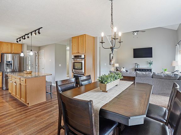 2nd image of 2378 Charoe St