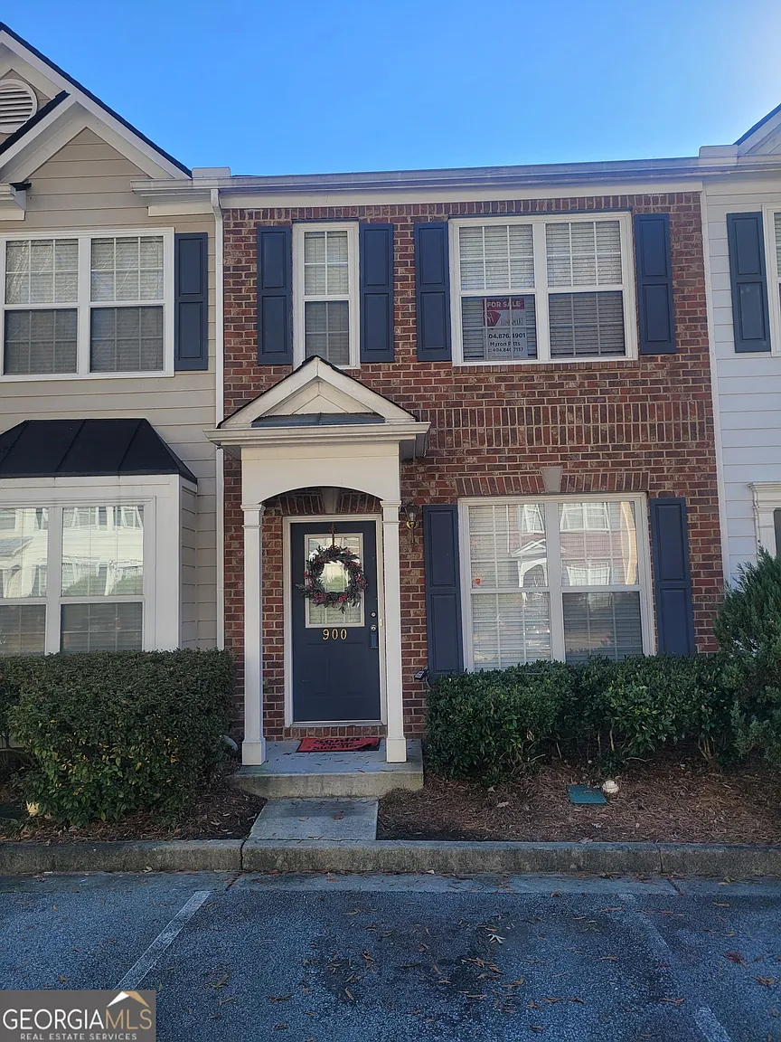 900 Redwood Dr photo 1